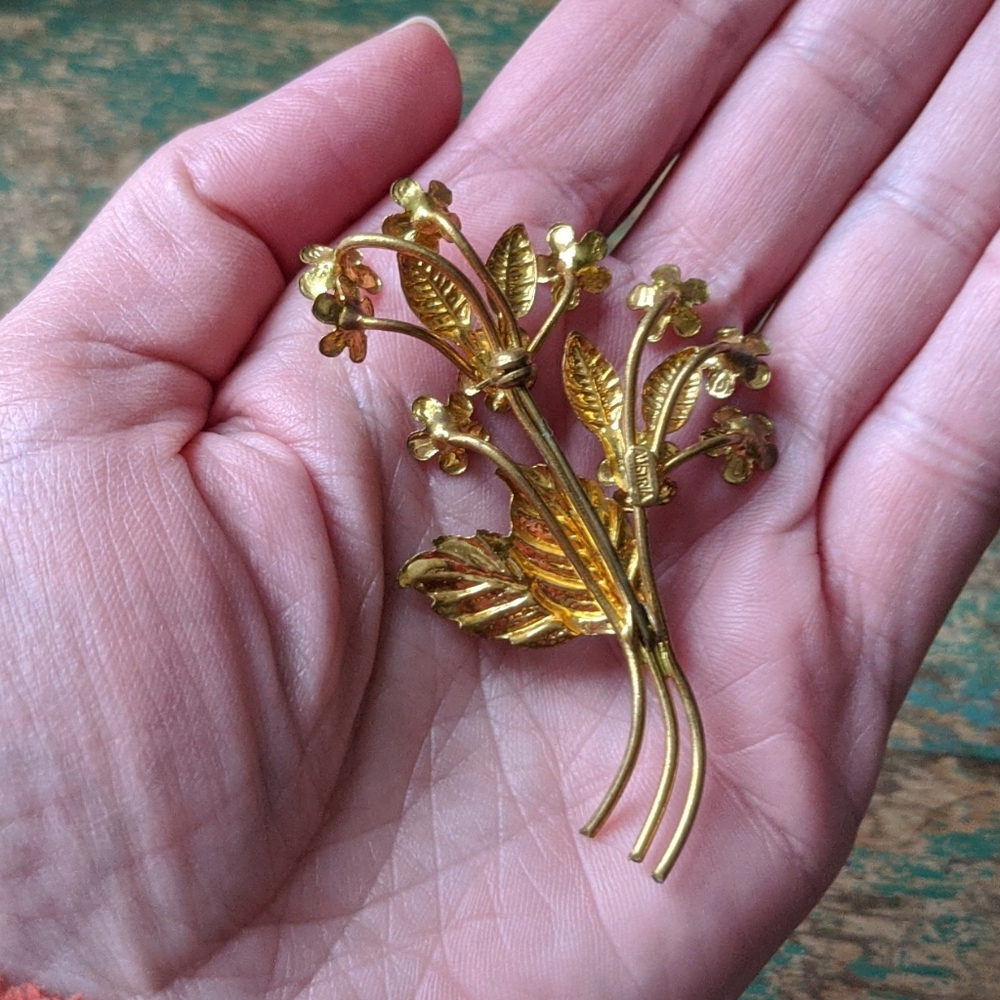 Vintage AUSTRIA Painted Metal & Rhinestone Crystal Yellow Flower Brooch - Picture 8 of 9